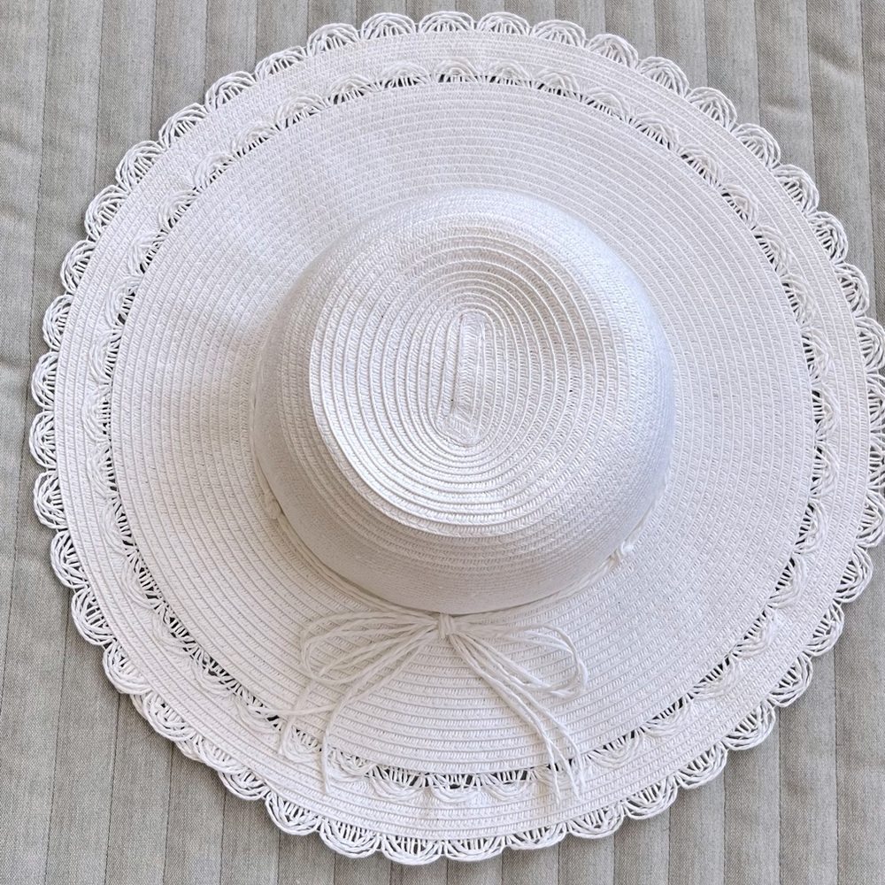NEW White Straw Hat